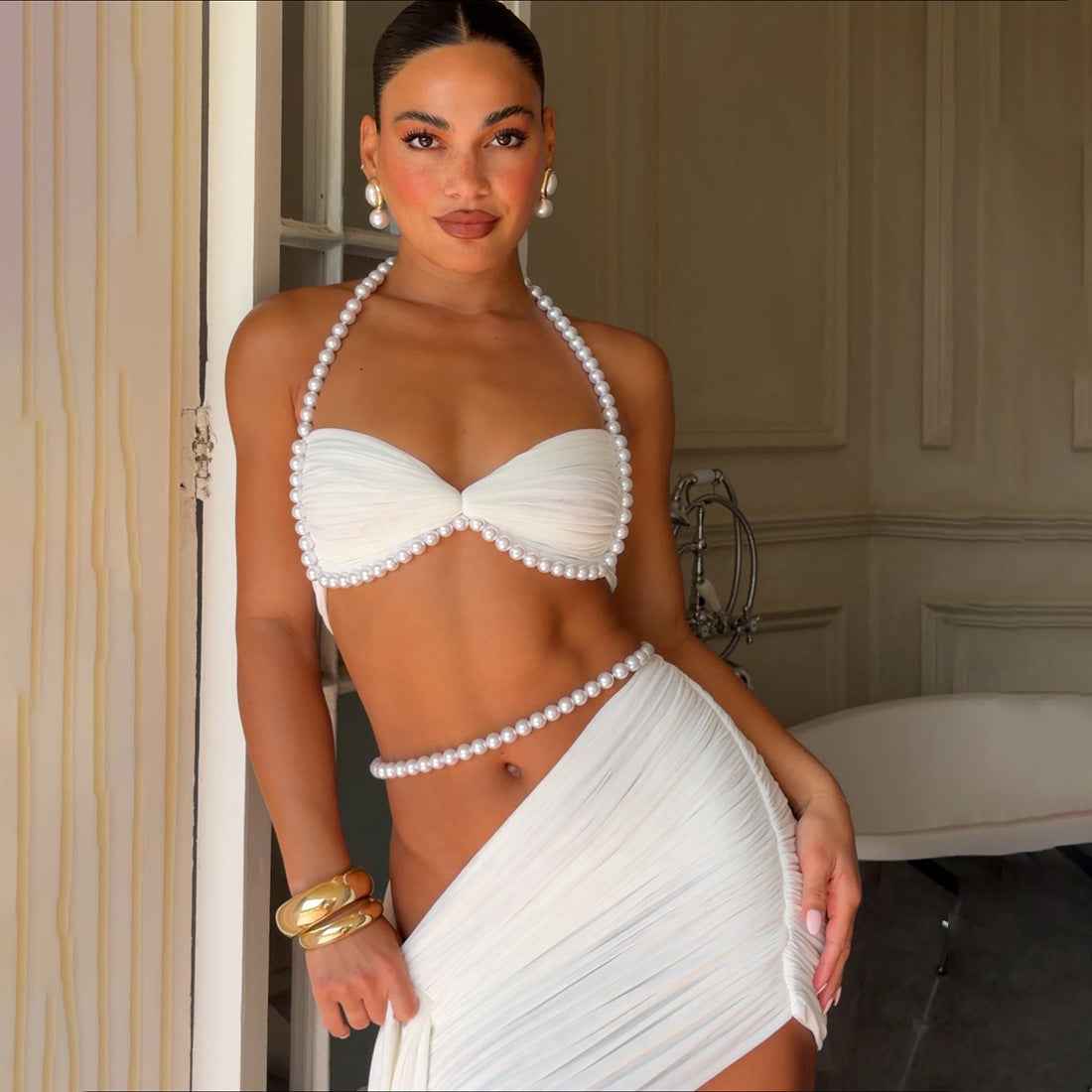 Solid color backless halter top waist hugging skirt set